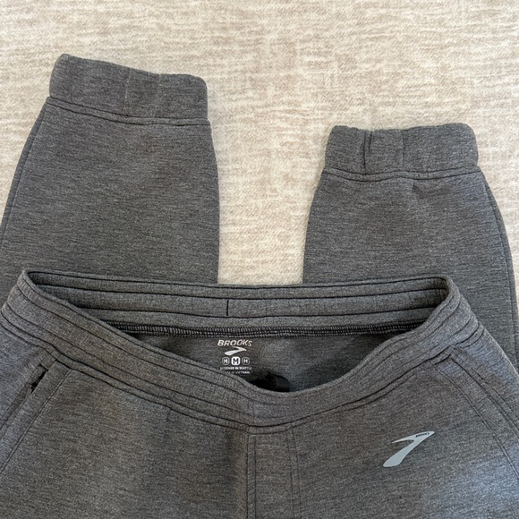 Men’s Brooks Grey Joggers - Picture 2 of 3